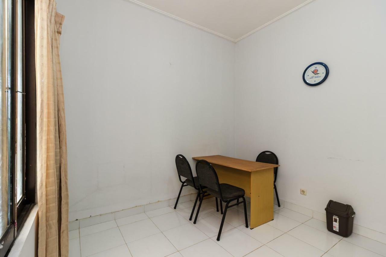 Reddoorz Syariah Near Pondok Indah Mall 3 Jakarta Exterior photo