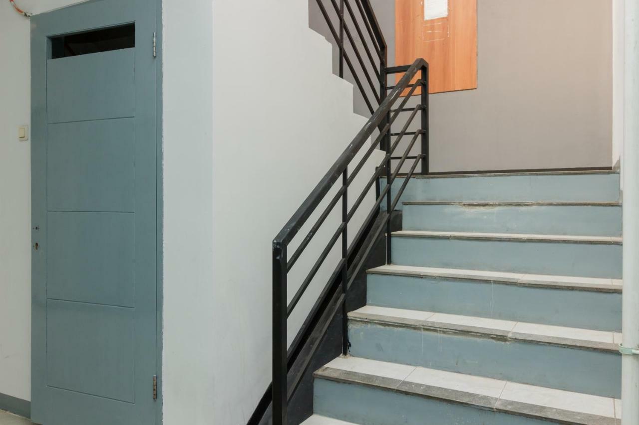Reddoorz Syariah Near Pondok Indah Mall 3 Jakarta Exterior photo